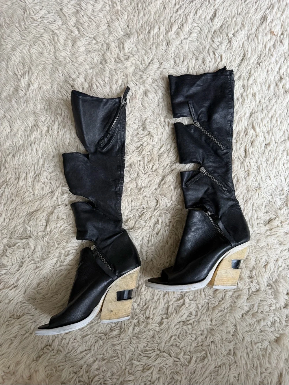 Cinzia Araia Wedge Peep-Toe Knee-High Heeled Boots in Black - Picture 2 of 8